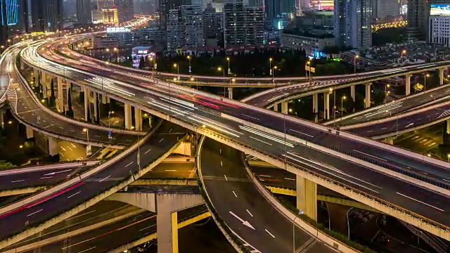 上海繁忙立交桥从夜晚到白天的鸟瞰图(潘lr)视频素材