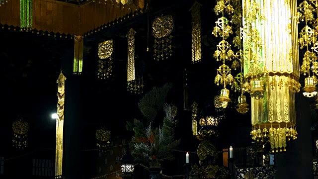 内部装饰有日本寺庙和三个和尚视频下载