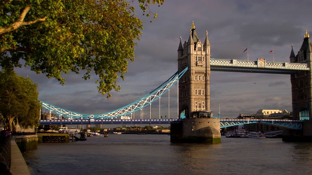 英国伦敦塔桥的缓慢摇摄。视频素材