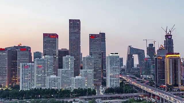 时间流逝-高角度的北京天际线在黎明，夜晚到白天过渡视频下载