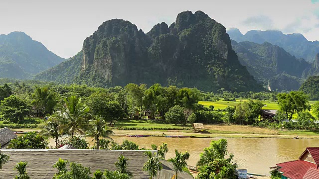 在老挝万荣观赏大自然时光流逝。视频下载