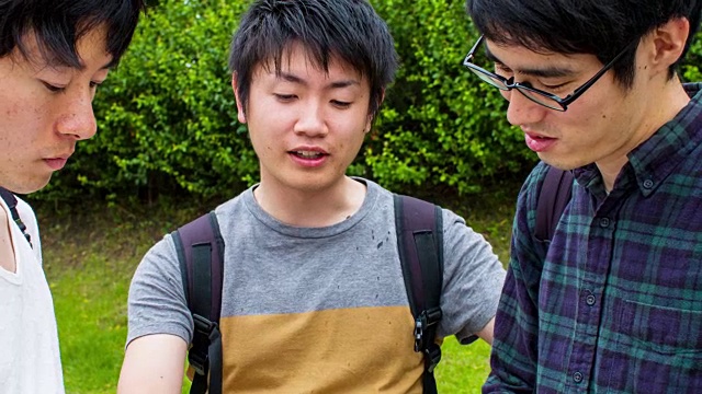 日本学生计划在大学里进行一些户外活动视频素材