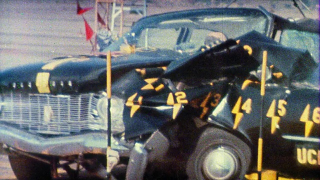 1968年，两辆测试车相撞的慢镜头视频下载