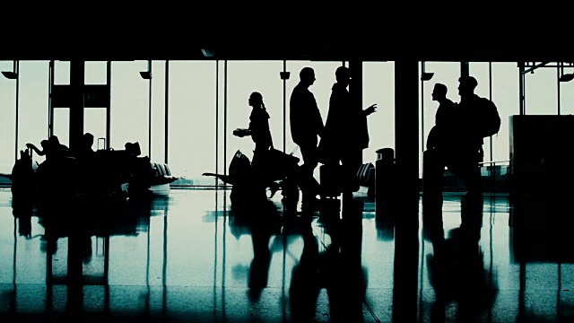 候机楼机场的乘客视频素材