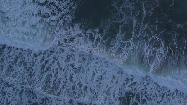 航拍海洋上的海浪视频素材