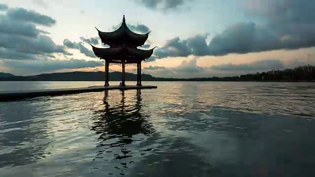 4K延时:落日余晖下的西湖亭，杭州，中国视频素材