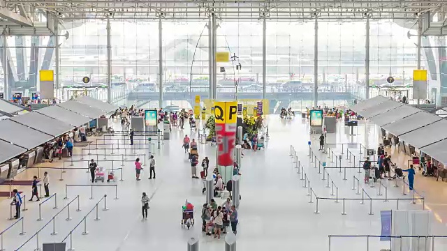 时光流逝:旅客在机场离港站视频下载