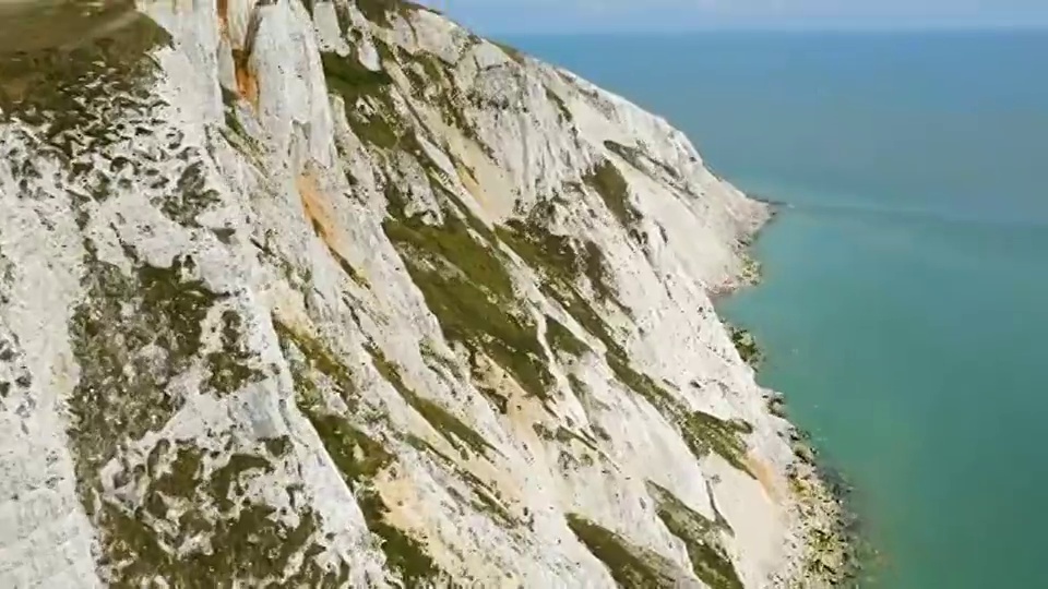 无人机拍摄的七姐妹悬崖边缘视频下载