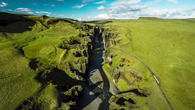 航拍:冰岛的Fjadrargljufur峡谷视频素材