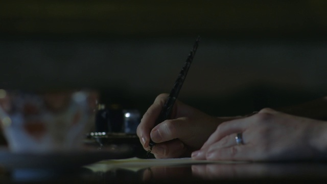 CU R/F用钢笔写字的手的照片/英国视频下载