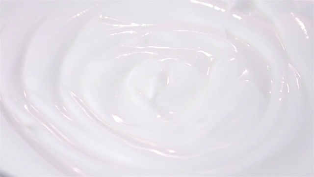 三段4K的旋转酸奶视频视频素材
