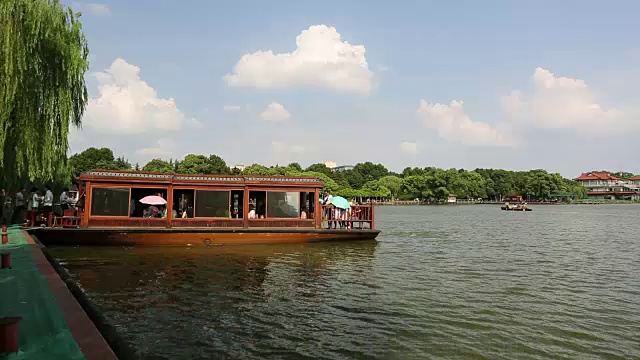 中国杭州西湖观光船视频下载