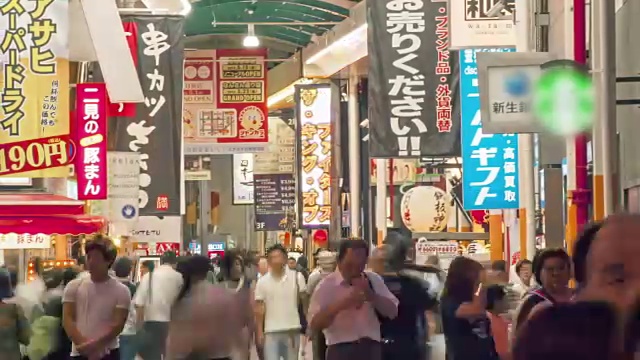 高清延时:拥挤的行人大阪购物区，日本。视频下载