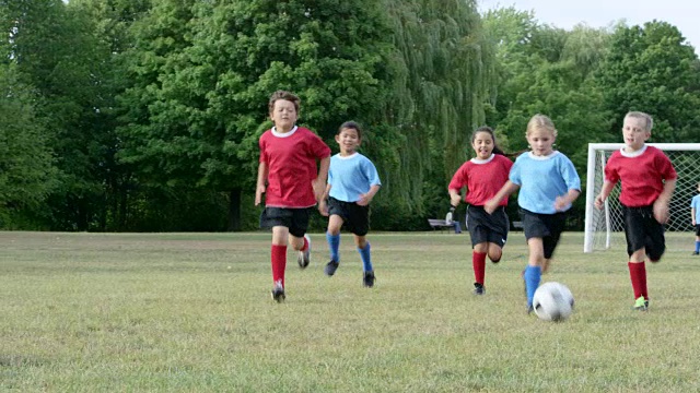 孩子的足球比赛视频素材