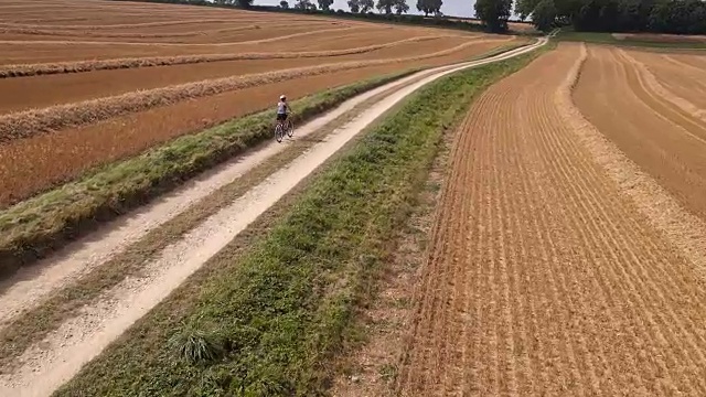 农村骑自行车视频下载