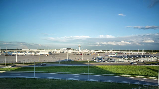 慕尼黑机场MUC, TimeLapse，白天到晚上的转换-镜头1视频素材