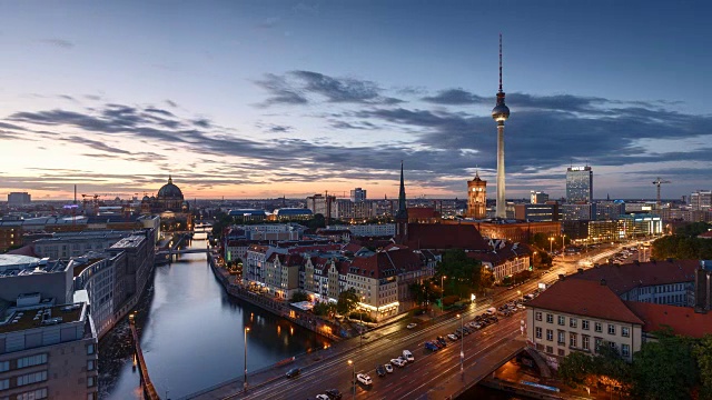 柏林从白天到夜晚的天际线时间推移视频素材