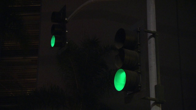 关闭交通信号或信号灯的角度。视频素材