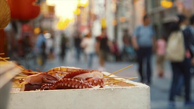 道顿堀的新鲜海鲜(慢镜头)视频素材
