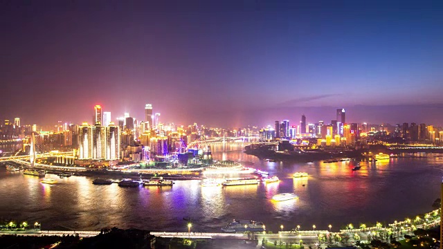 日落时分重庆的城市景观和天际线。间隔拍摄视频素材
