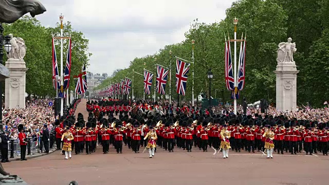 在白金汉宫举行皇家阅兵仪式视频素材