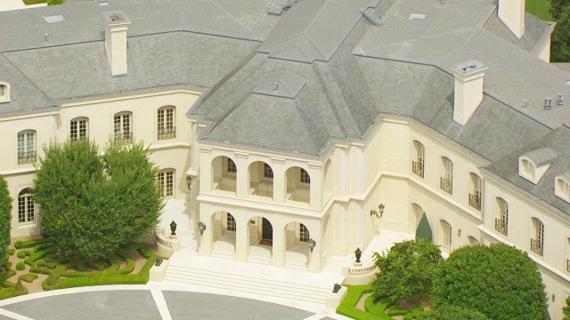 WS ZO AERIAL POV在霍尔姆比山/洛杉矶，加州，美国亚伦斯佩林房子的视图视频下载
