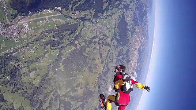空中滑板上面阿尔卑斯山视频下载