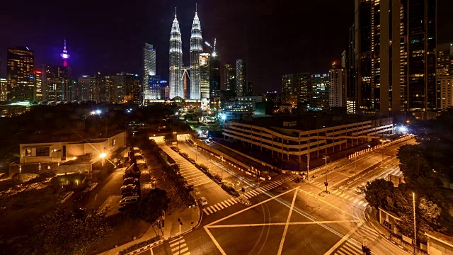 落日时间在Petronas塔。视频素材