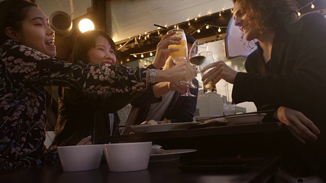 涩谷朋友吐司餐厅慢镜头东京日本。视频素材