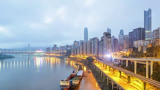 日出时的重庆城市景观和天际线。间隔拍摄视频素材