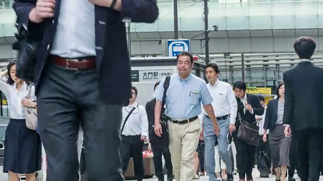 日本人上下班在Hamamatsuchō站视频素材