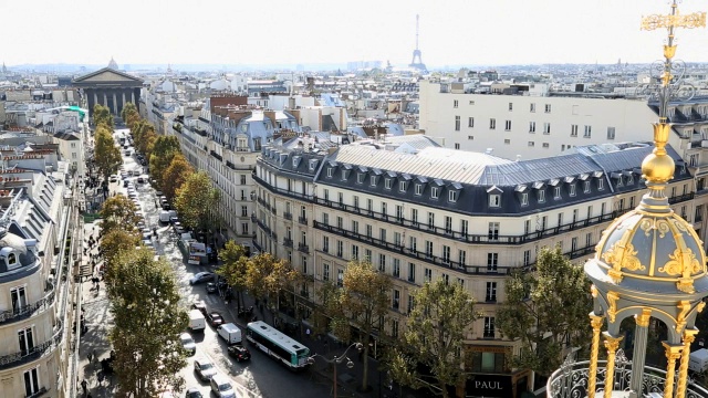 法国巴黎埃菲尔铁塔城市街道交通建筑城市景观视频下载
