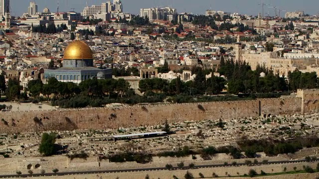 拥挤的城市与圆顶的岩石/耶路撒冷，东耶路撒冷，以色列视频素材