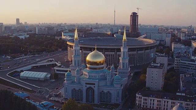 俯瞰莫斯科大教堂清真寺前的奥林匹克体育场视频下载