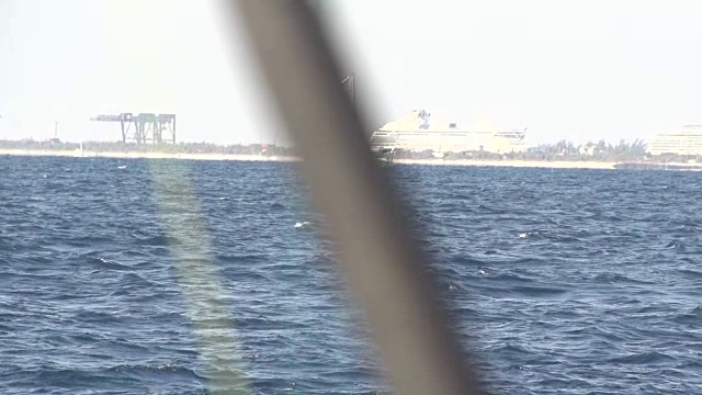 地平线上的帆船视频素材