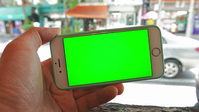使用智能手机，绿色屏幕，特写视频素材