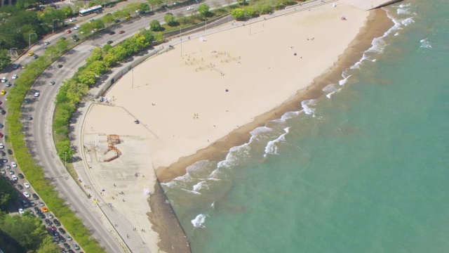 在橡树街海滩/芝加哥，库克县，伊利诺伊州，美国的WS空中视角视频下载