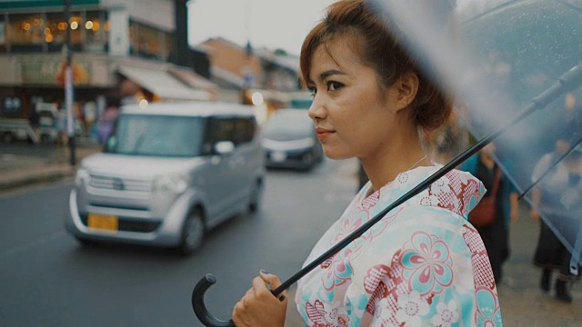 日本女人等车视频下载