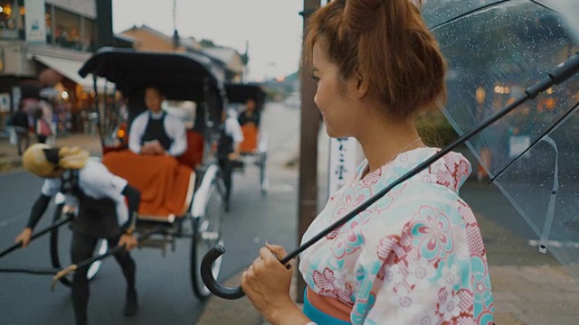穿着和服微笑的日本妇女视频素材