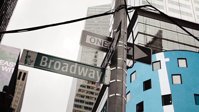 纽约市阴沉沉的一天，百老汇大街视频素材
