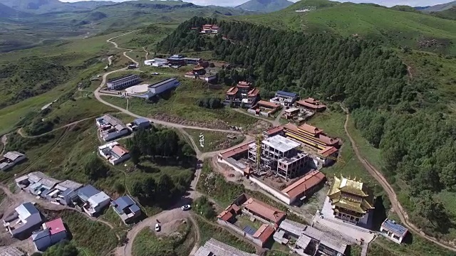 鸟瞰中国西部著名的藏传寺院——郎木寺视频下载