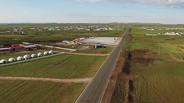 中国内蒙古公路鸟瞰图视频下载
