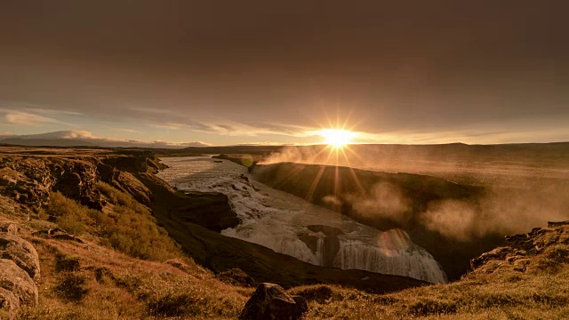 冰岛Gullfoss瀑布日出的延时拍摄视频素材
