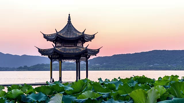 杭州西湖的古建筑。时间从早到晚视频素材