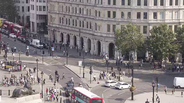 英国伦敦特拉法加广场周围的交通状况。视频素材