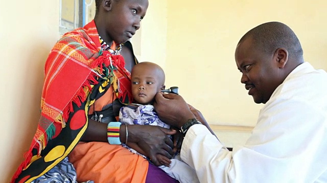 医生和病人。肯尼亚。非洲。视频下载