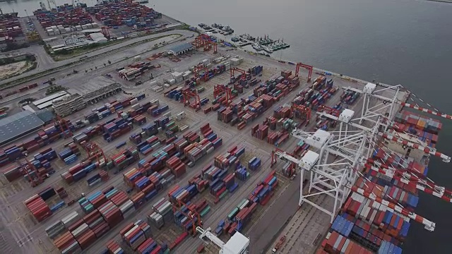 货运海港的航拍镜头视频素材