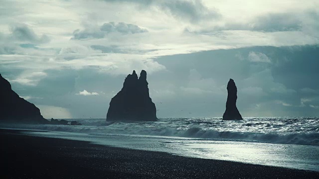 冰岛南部的Reynisfjara黑沙滩视频素材