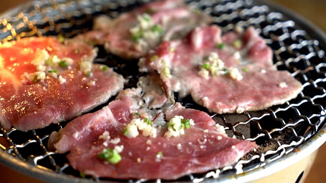 木炭烤制猪肉——韩式视频下载
