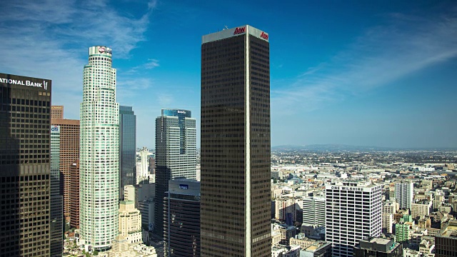 从摩天大楼屋顶看洛杉矶市中心的时间流逝视频素材